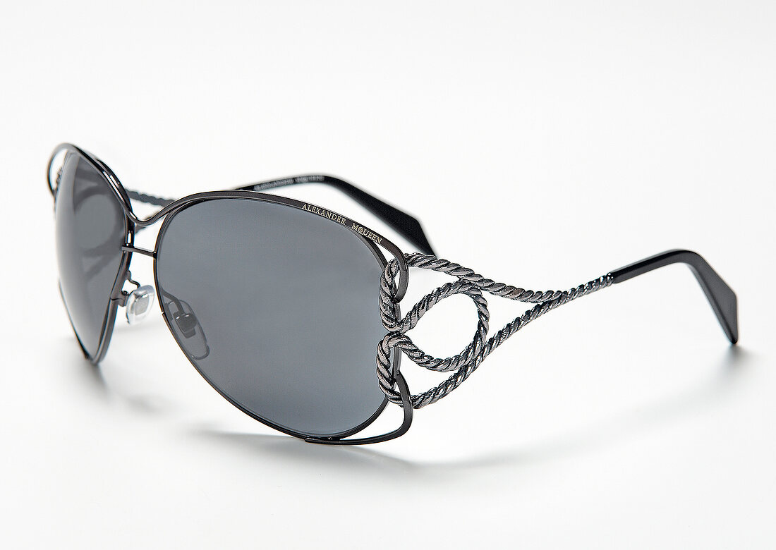 Sonnenbrille mit Metall - Gestell, als Seil verzierte Bügel