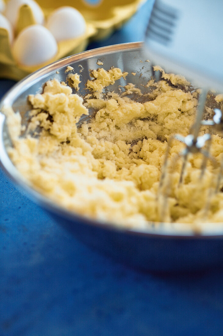 Backen, Rührteig: Butter und Zucker cremig schlagen, Step 1
