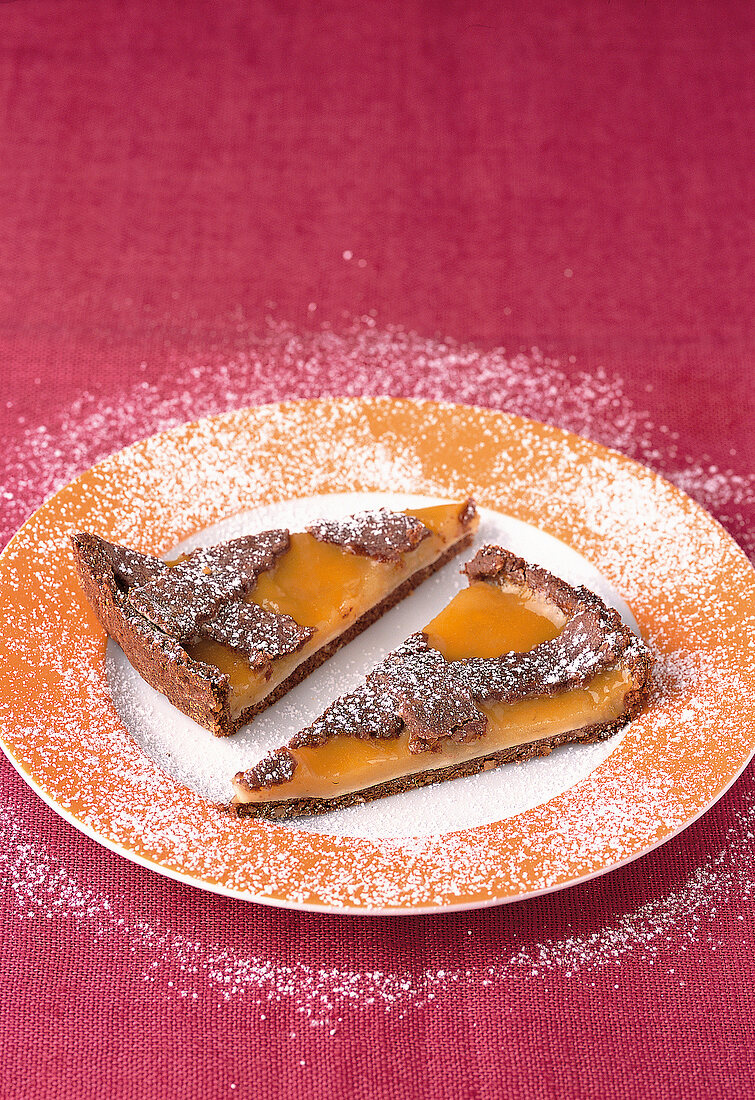 Backen, 2 Stücke Apfelmus- Linzer-Torte, Puderzucker