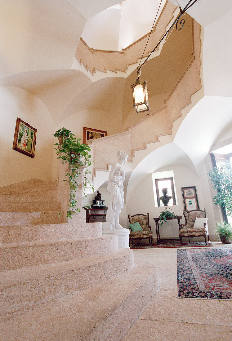 Marmortreppe im Grand Hotel Dei Castelli