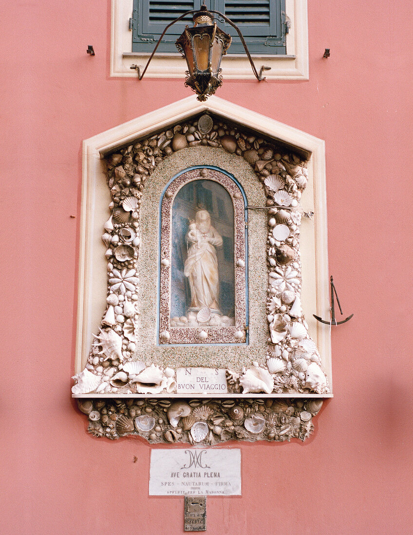 Madonna in marble with lamp on pink wall
