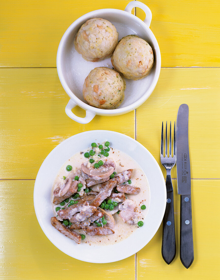 Kochen, Sahnegeschnetzeltes mit Knödeln