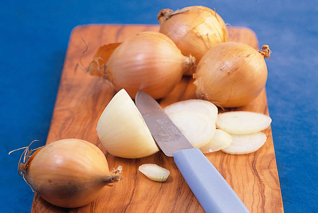 Vegetarisch, Step: Zwiebel in Scheiben schneiden