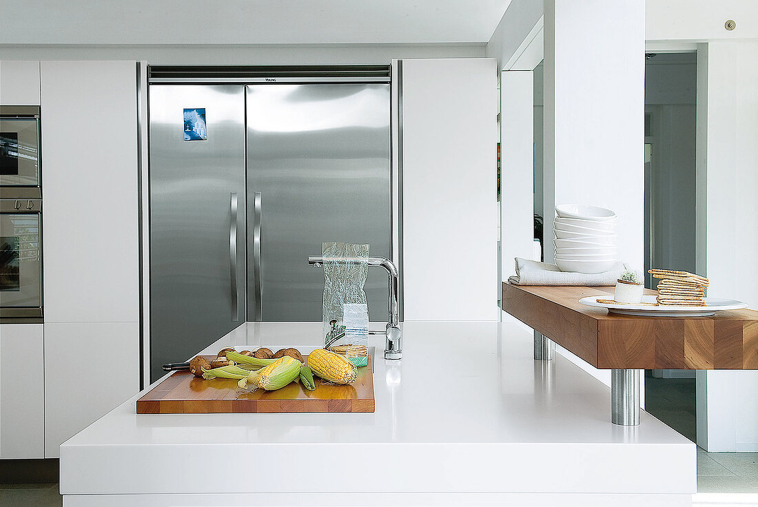 Küchenzeile, weiß, Anrichte, eingebauter Kühlschrank