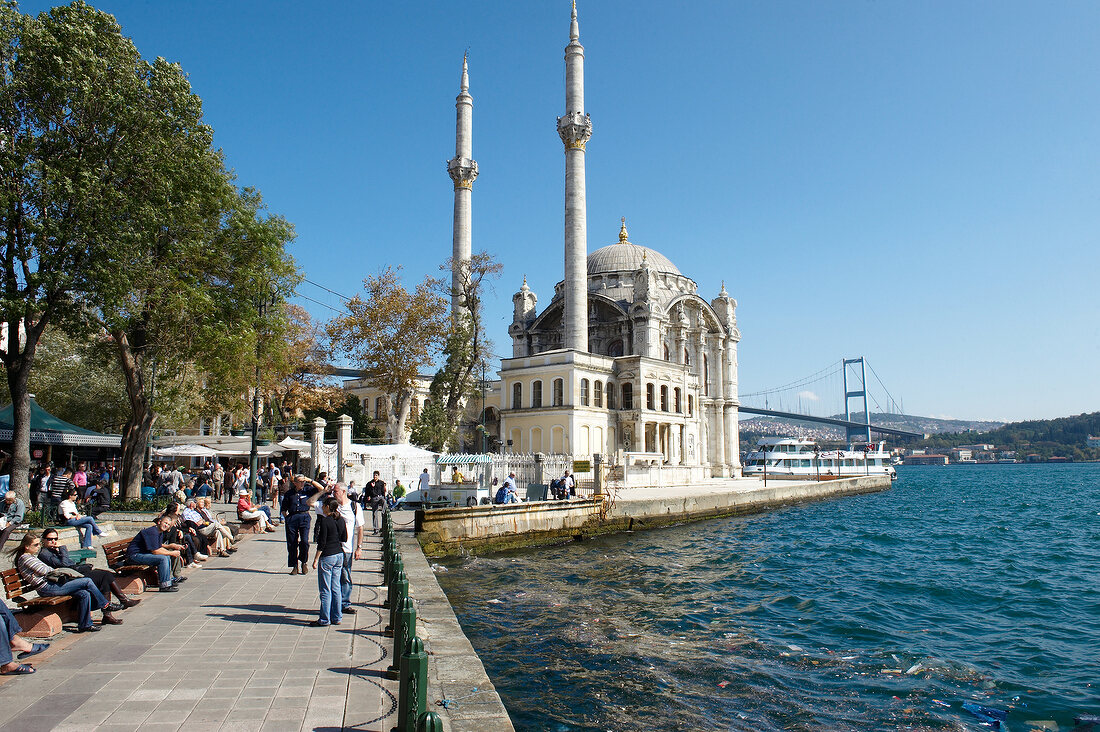 Mecidiye Moschee mit Uferpromenade, X, Bosporus, Fluss