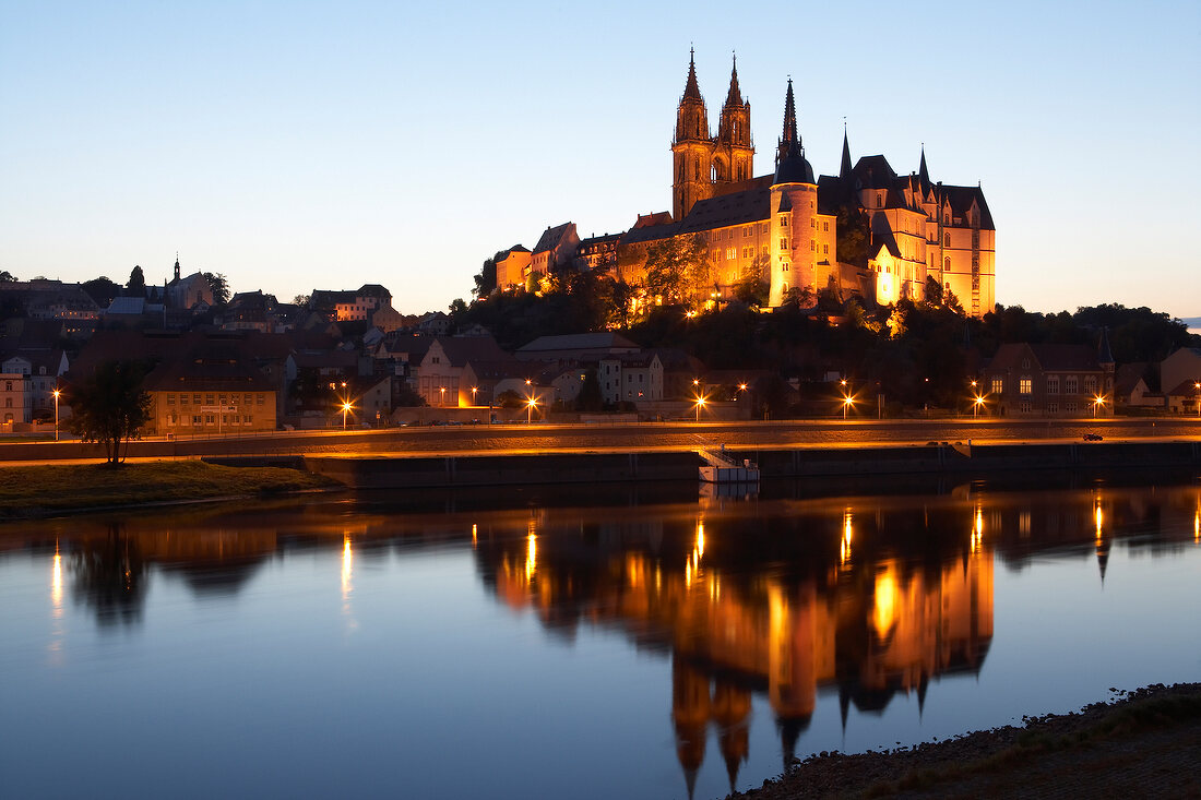 Albrechtsburg und Dom in Meißen, abends, beleuchtet