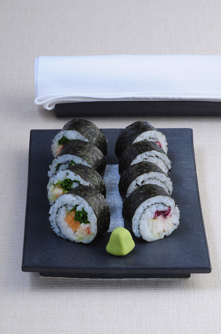 Sushi-Bar, 8 Futo-Maki mit Forelle, Birne, Flusskrebs und Melone