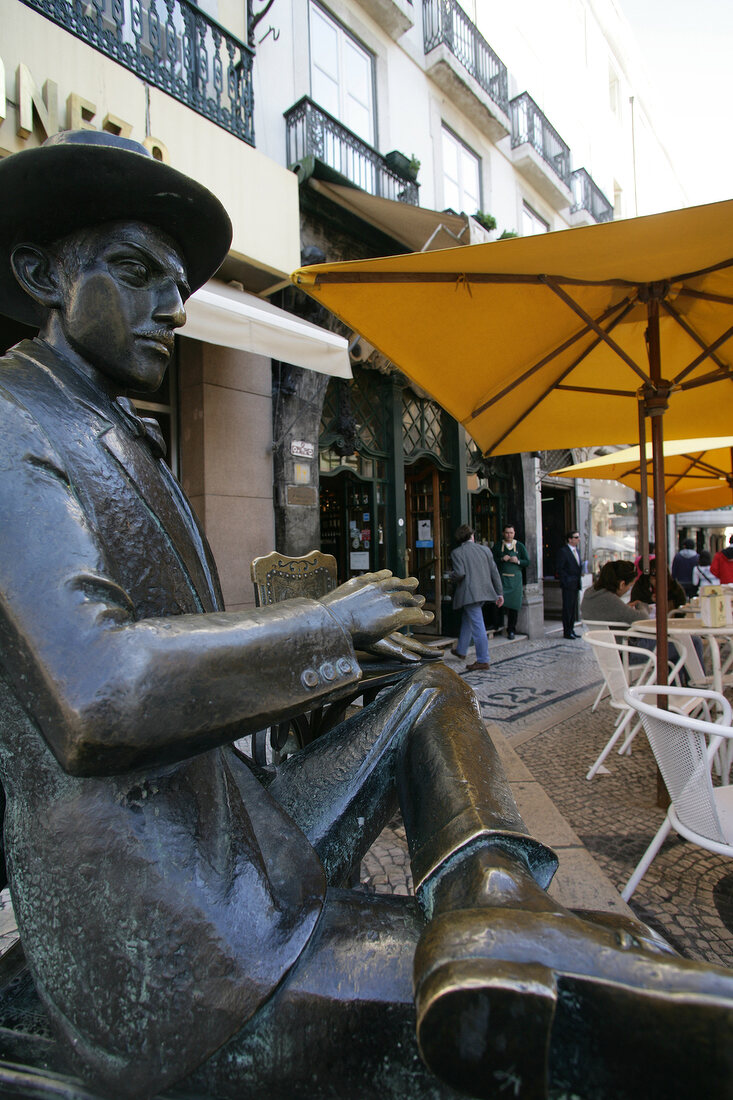 Fernando Pessoa Statue Skulptur vor dem Café A Brasileira