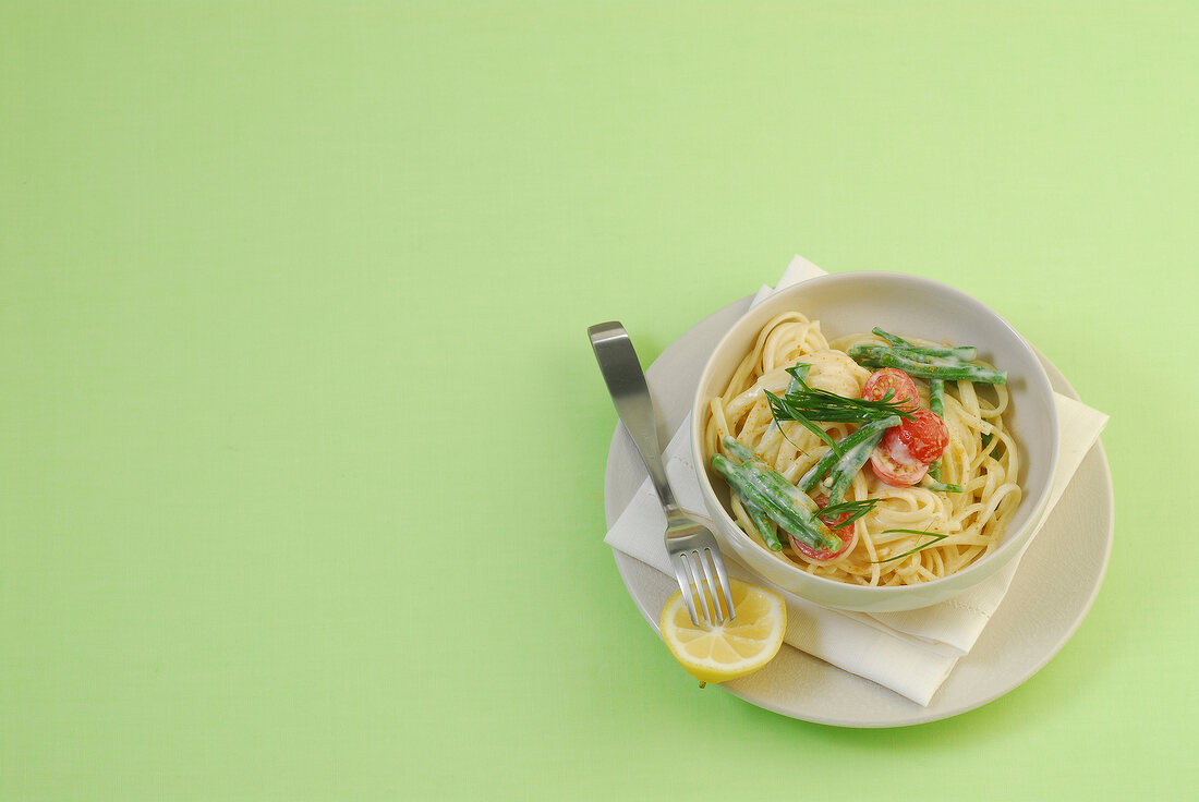 100 Rezepte, mittags u. abends , Bohnen-Linguine mit Bärlauchsauce