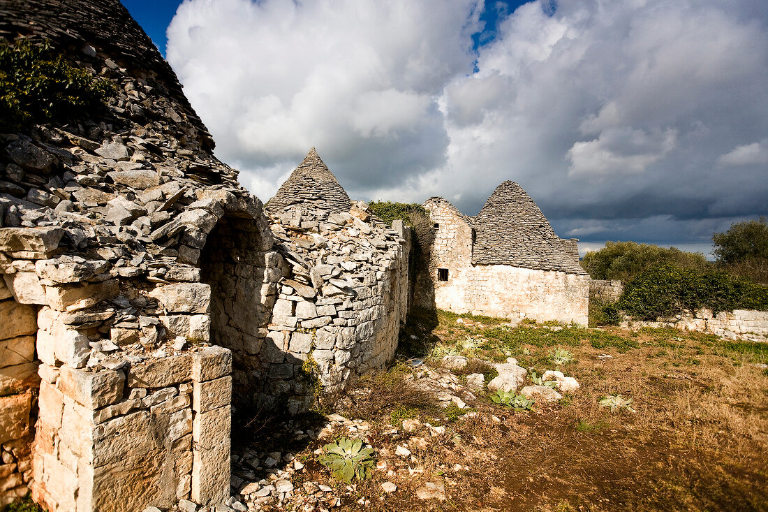 Apulien: weiße  Zipfelmützenhäuser in Alberobello.