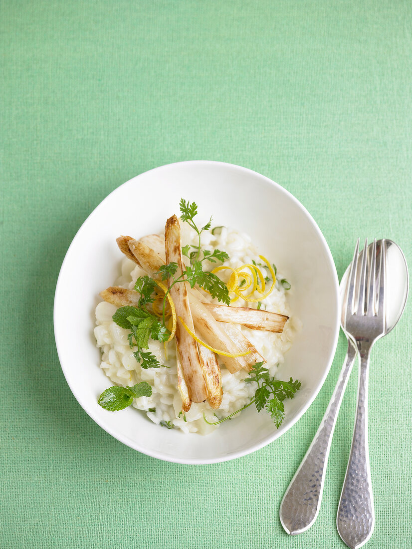 Spargel-Risotto mit Kerbelsalat 