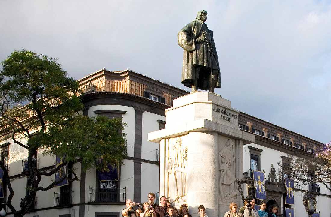 Madeira: Zarcos Statue in Funchal, Stadtzentrum