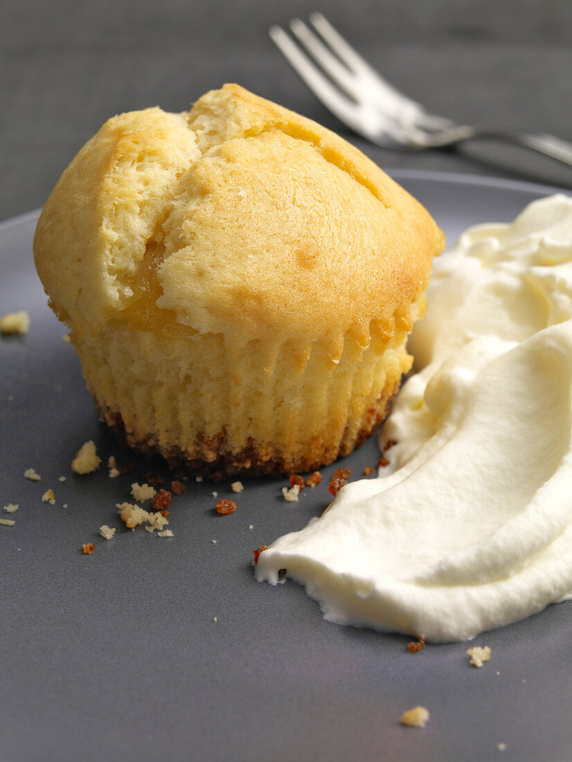 Muffins, Verschleierte Bauern- mädchen: Muffin, Apfelmus, Sahne