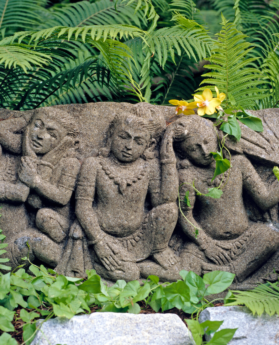 Sculptures made of sandstone in Asian style