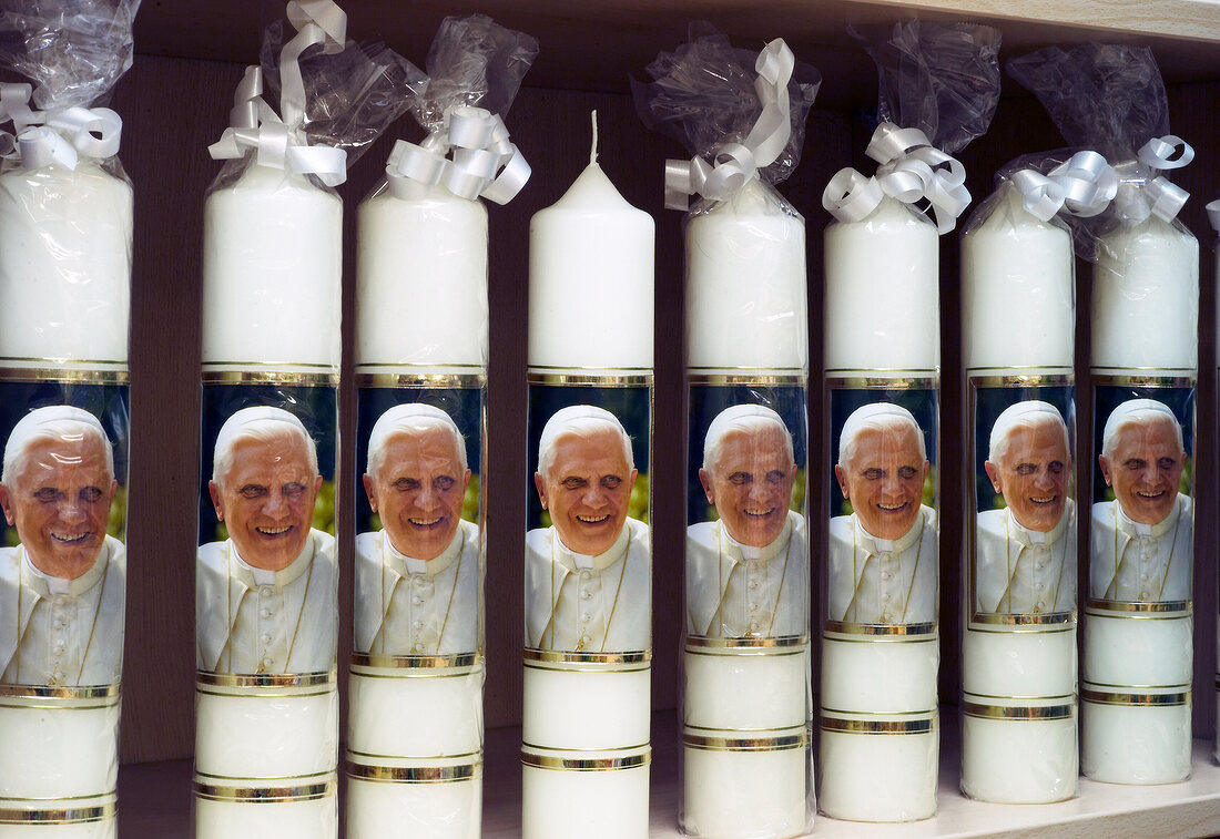 Papst-Benedikt-Kerzen 