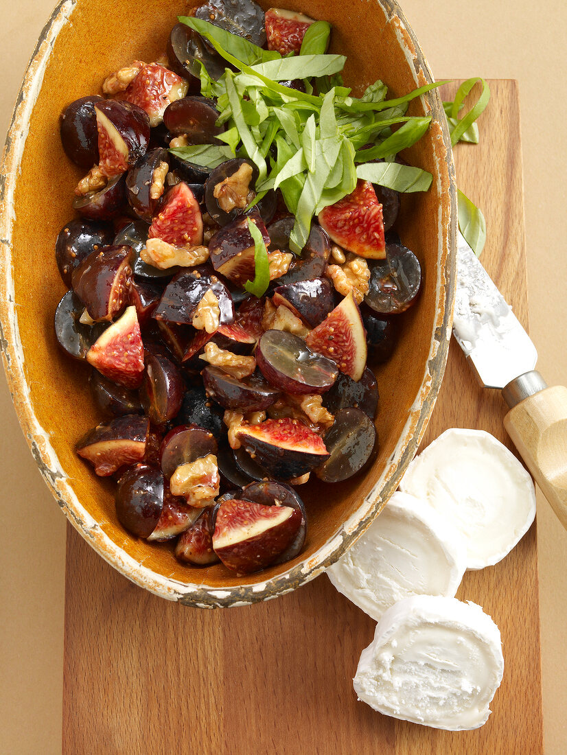 Fruity salad with cheese, figs and walnut in pan