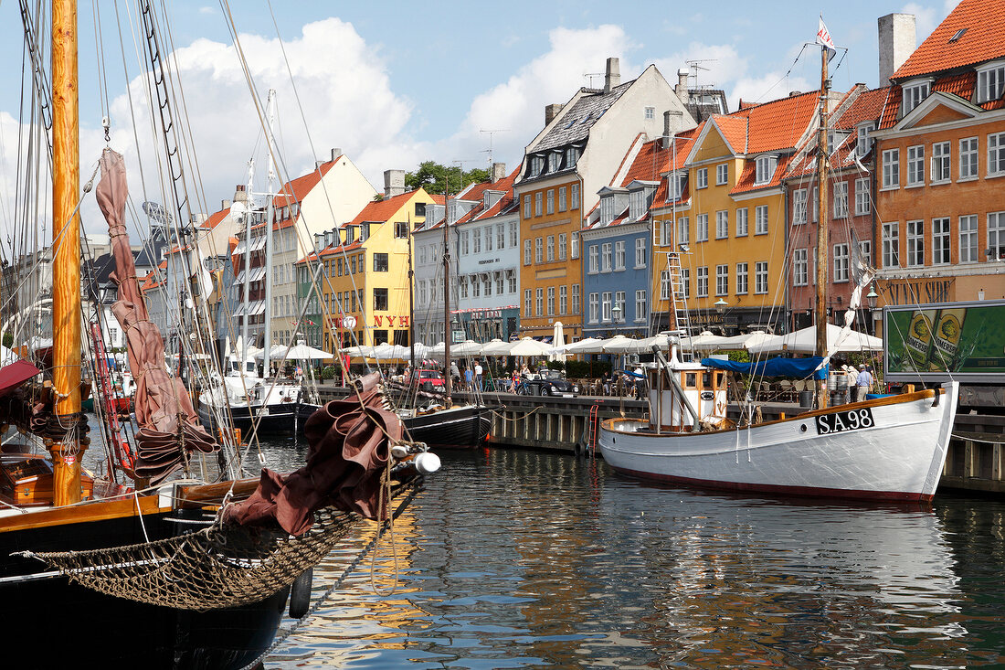 Kopenhagen: Nyhavn, Segelboote, Häuser bunt, Altstadt.