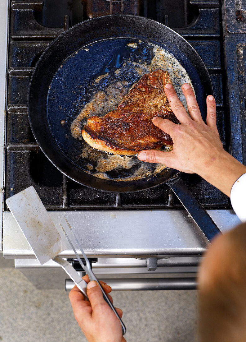 Steak zubereiten, Step 5: Fleisch, Garprobe mit Fingerdruck