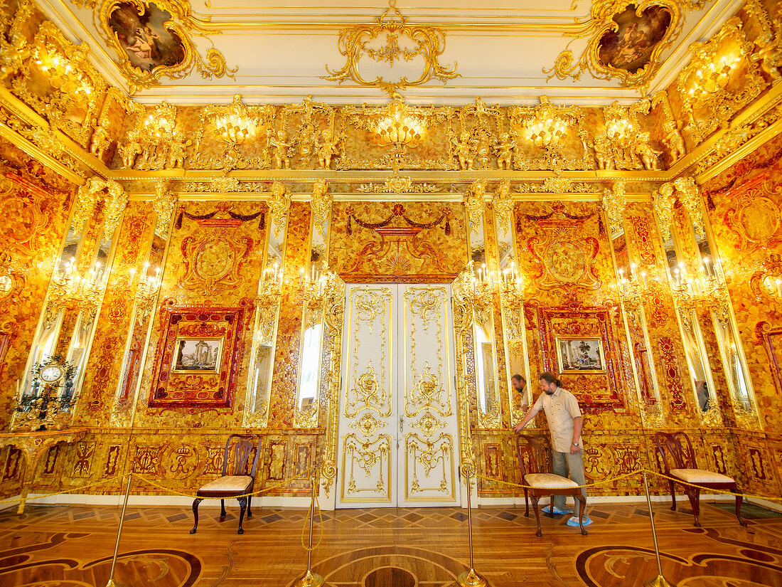 St. Petersburg: Zarskoje Selo, Bern- steinzimmer, Gemälde, prunkvoll
