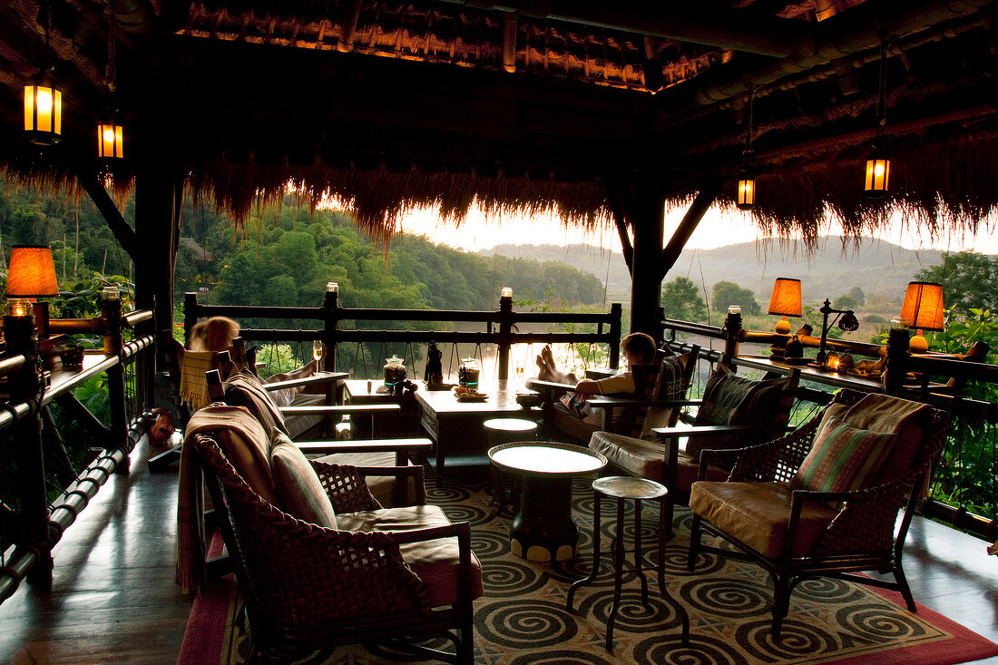 Thailand: Chiang Saen, Luxushotel, Terrasse, Fluss Ruak, tropisch