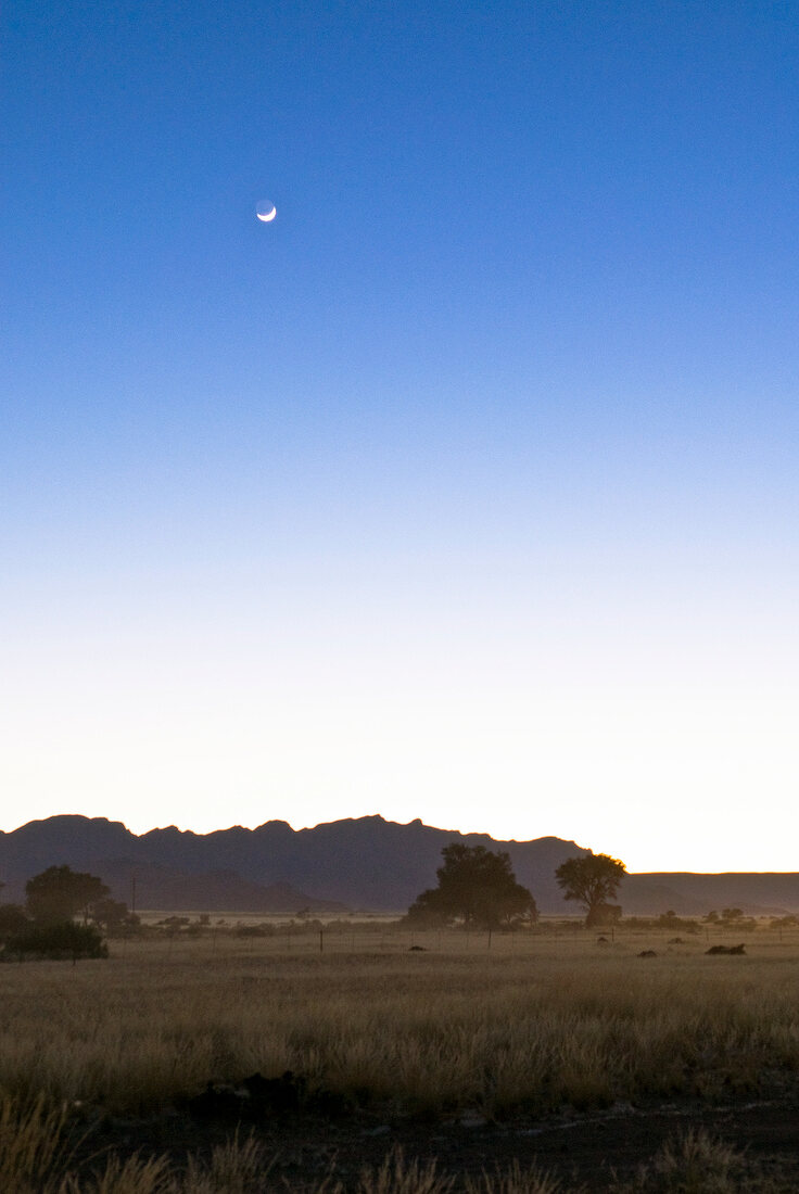 Namibia, Steppe bei Sonnenuntergang, Versteinerte Dünen, Mond