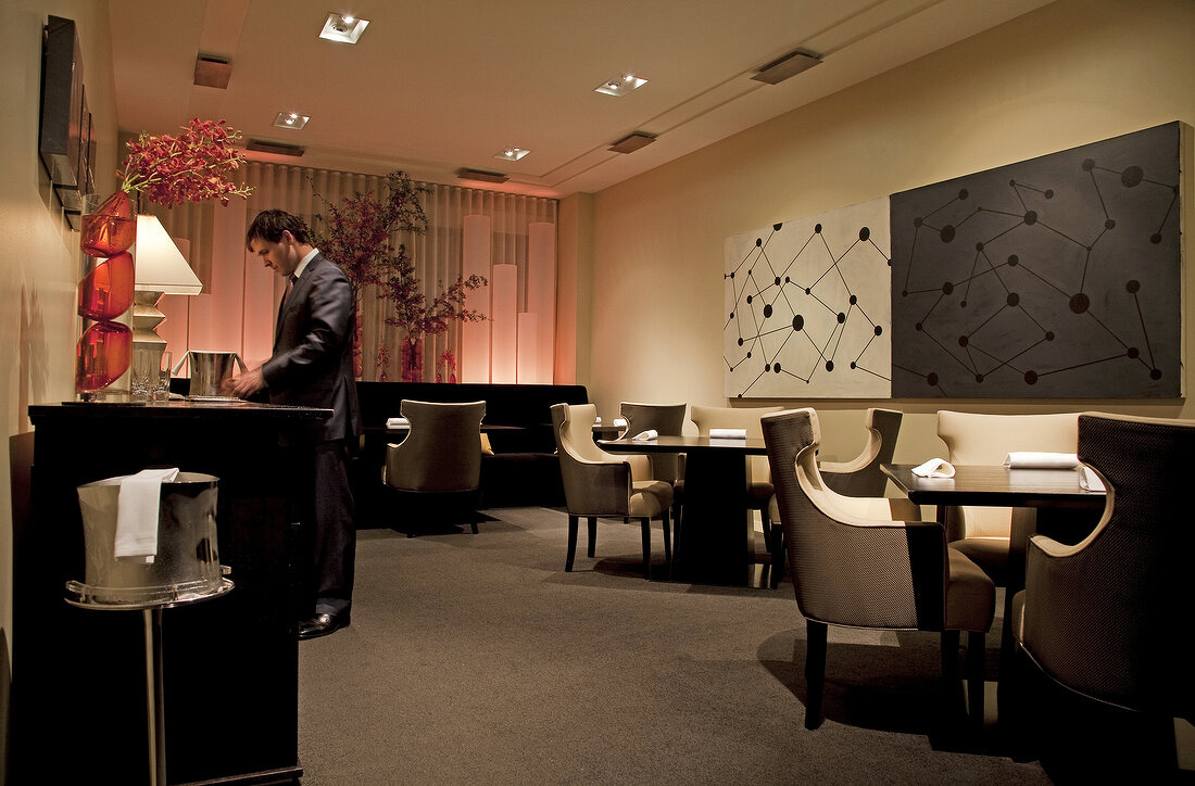 Dinning area with fine ambience in Alinea Restaurant, Chicago, USA