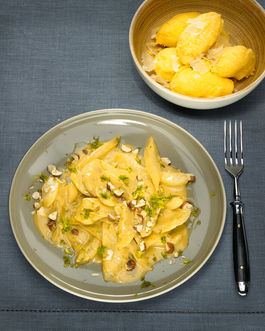 Fennel in mustard sauce with polenta cam on plate