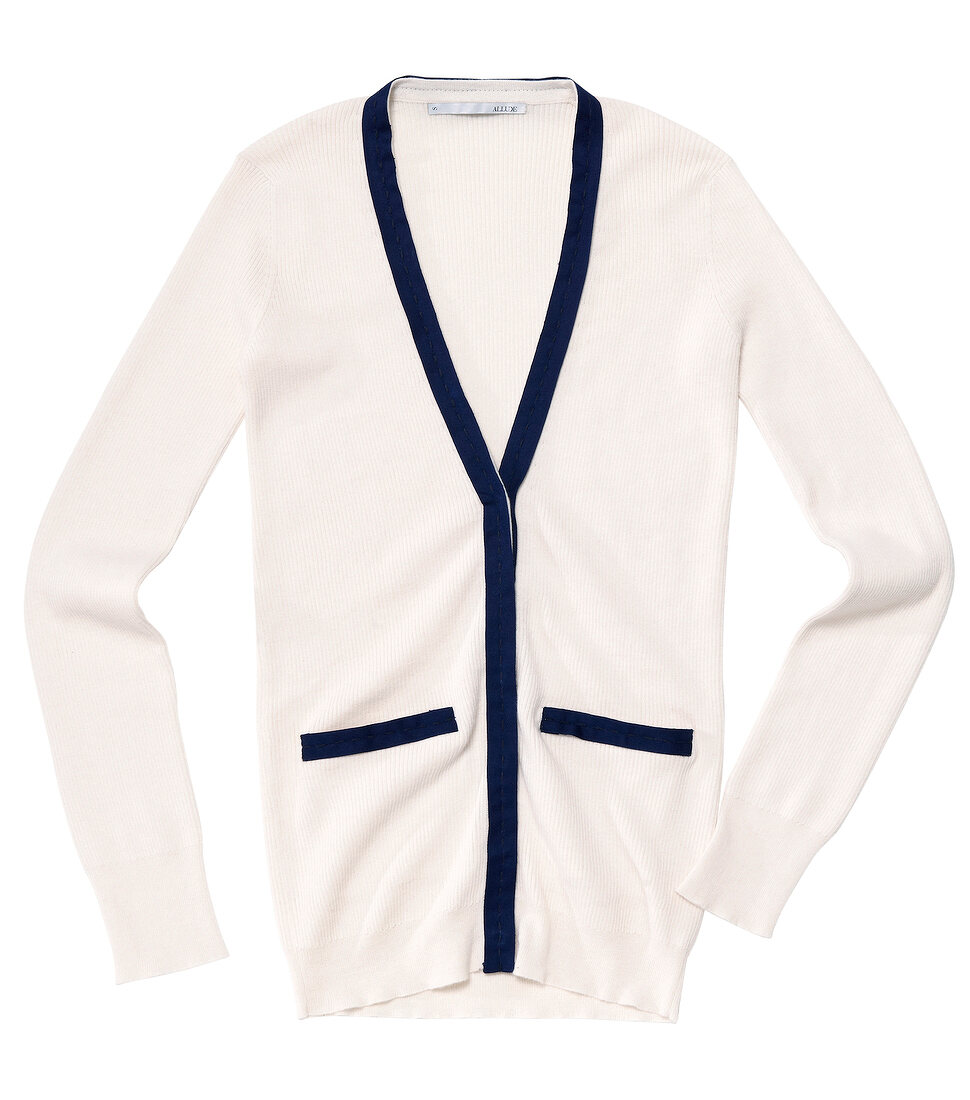 White knitted jacket with pockets o white background