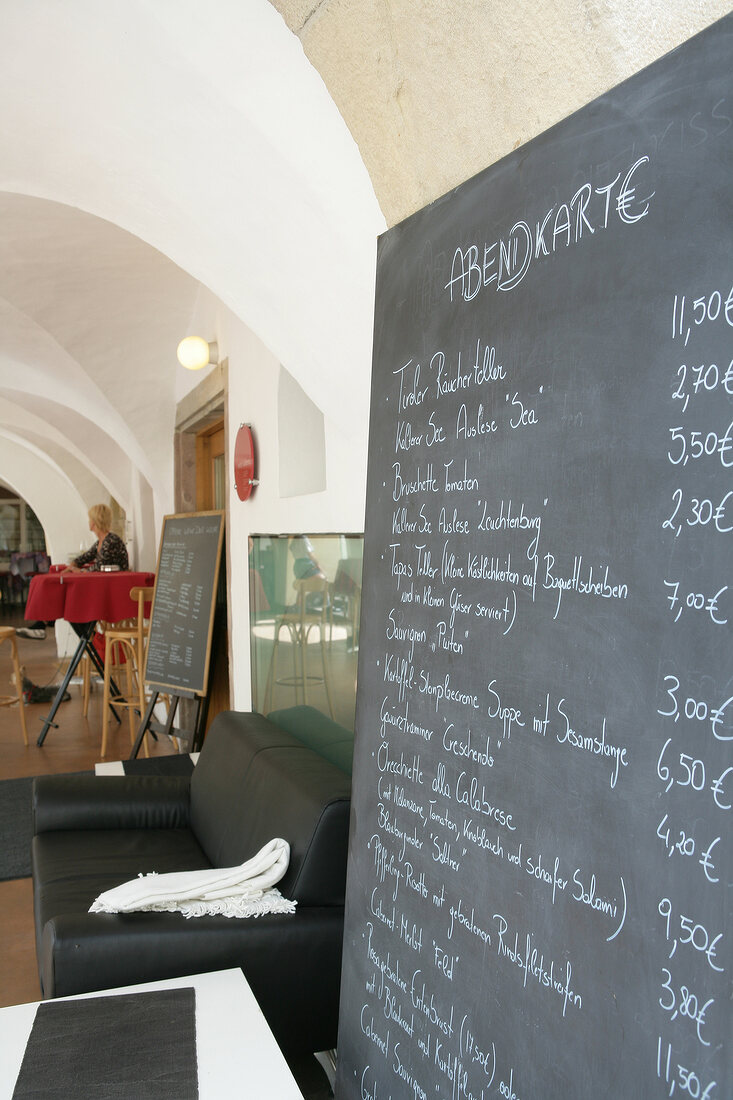 Weinhaus Punkt Restaurant Shop Kaltern