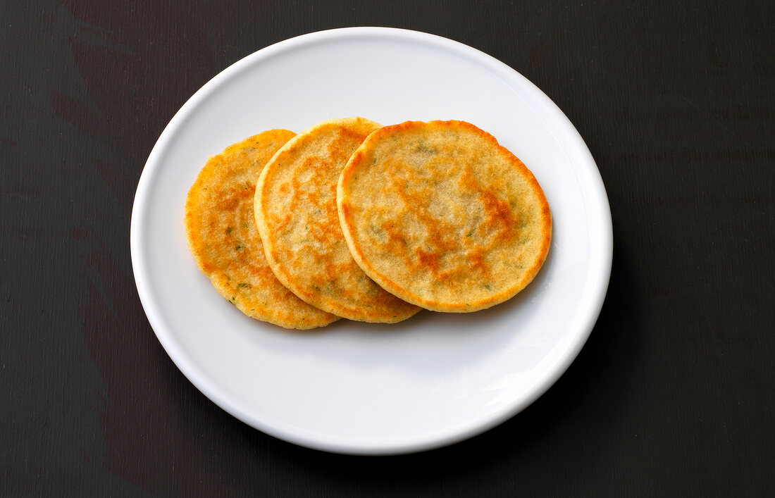 Pfannkuchen, Drei Pancakes auf einem Teller