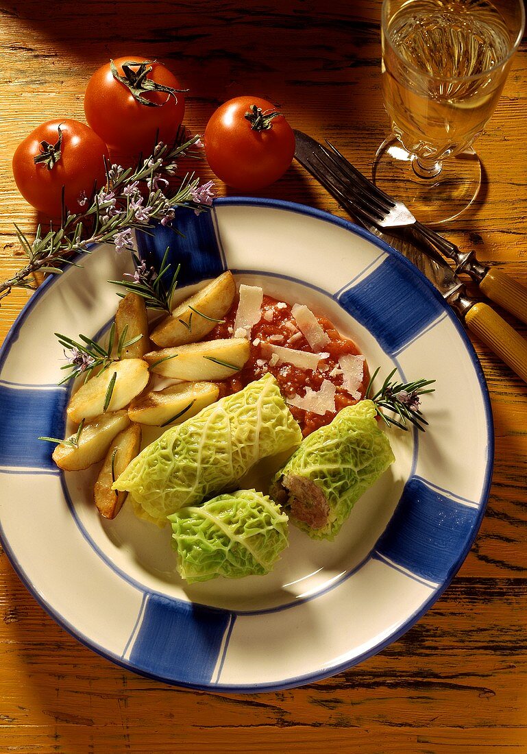 Savoy roll with rosemary potatoes