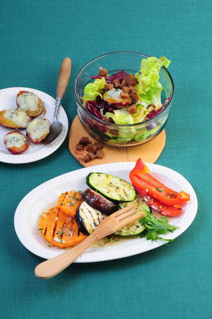 Salate, Grillgemüse-Salat und Herbstsalat