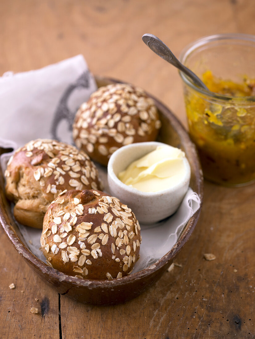 Spelt bread rolls with mango cream on tray