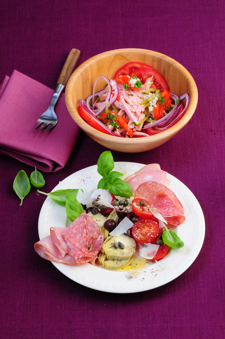 Salate, Wurstsalat mit Gurken, Paprika, Wurstsalat mit Artischocken