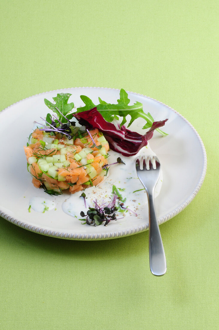 Salate, Lachsforellentatar mit Sprossen