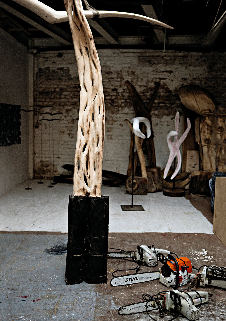 Unfertige Skulpturen im Atelier von Stefan Oberhofer
