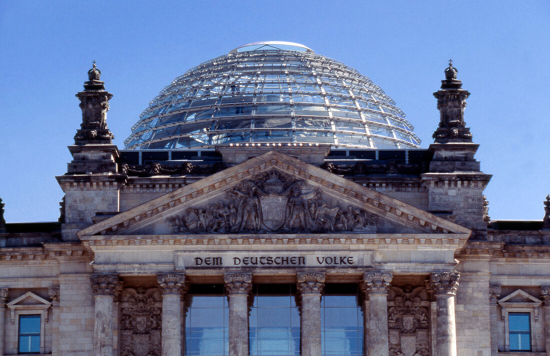 Kuppel des Reichstages in Berlin Skulpturen