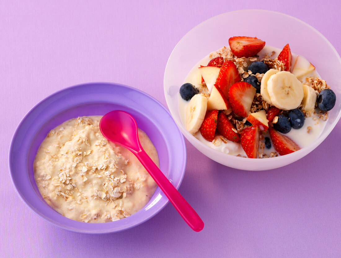 Starter muesli and crunchy muesli in bowl