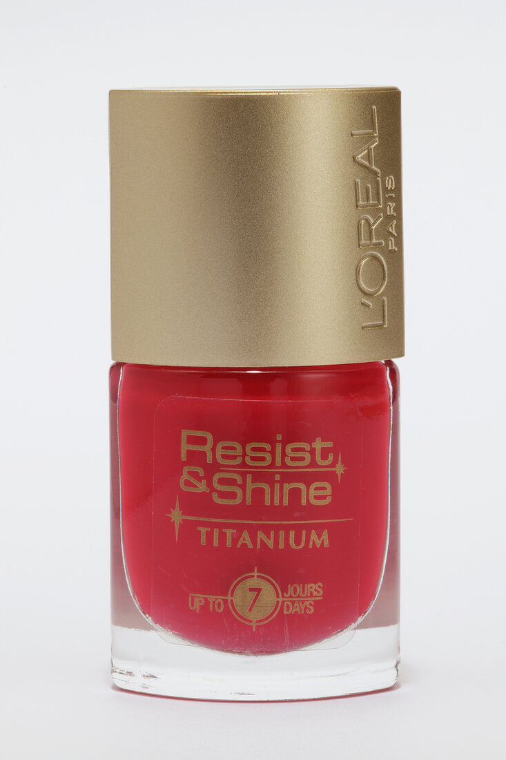Nagellack: Resist and Shine Titanium Nr. 504, close-up