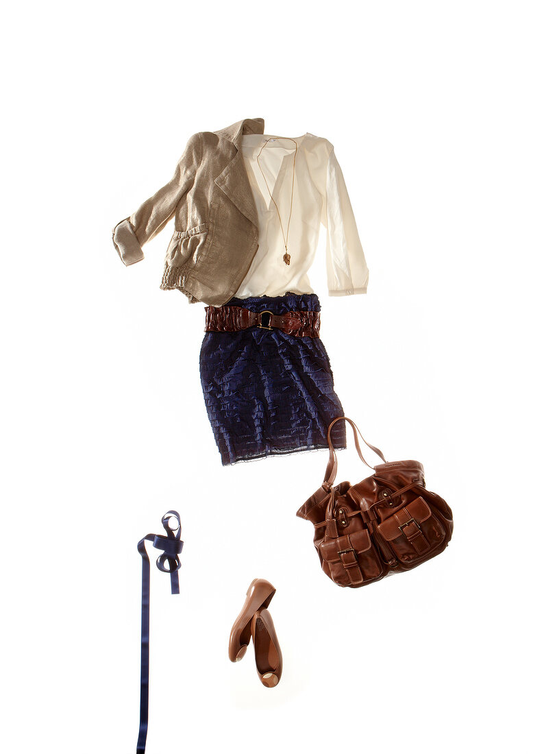 Linen jacket with blouse, skirt, dark blue necklace, ballet flats and leather bag
