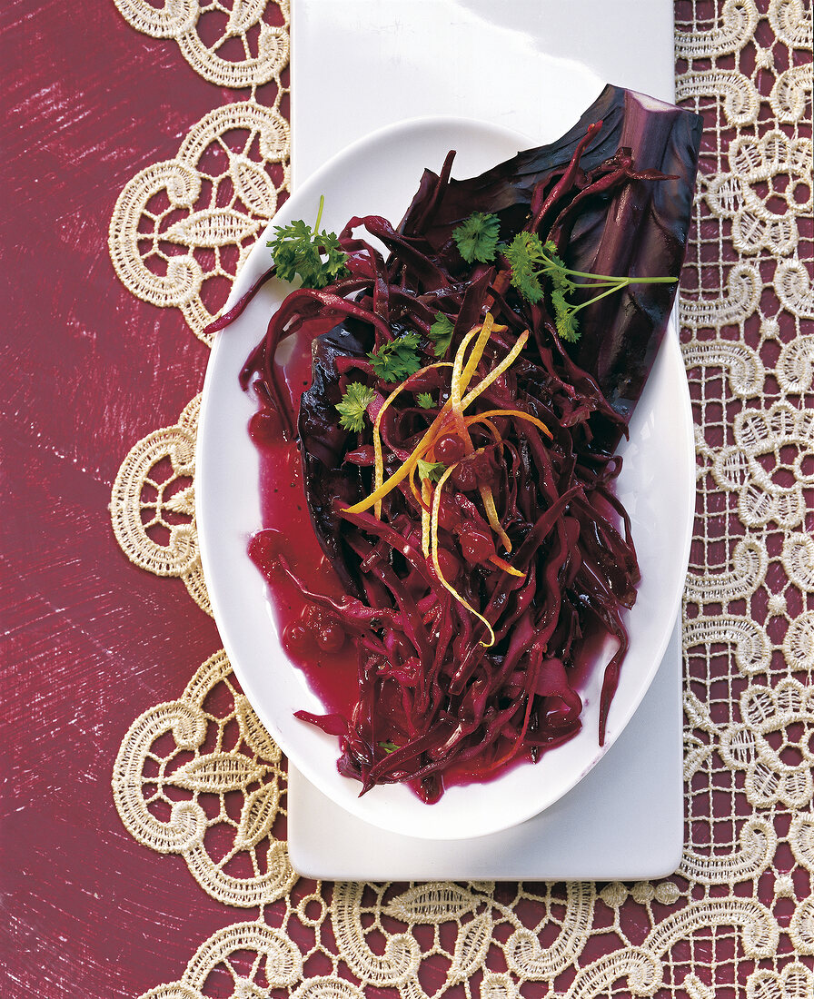 Blue cabbage salad with cranberry dressing in serving bowl