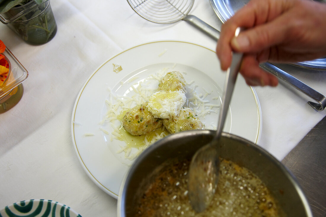 Graukasnocken mit brauner Butter, Step 1