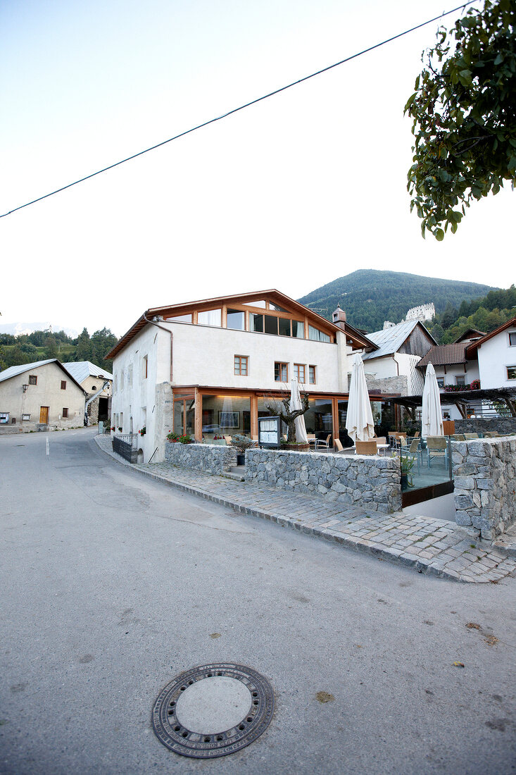 Außenansicht des Hotels "Weisses Rössl" in Südtirol