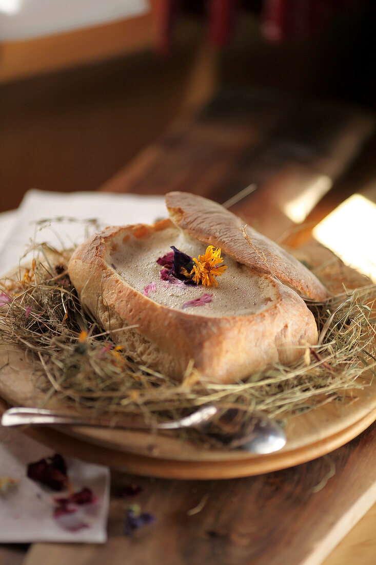 Hay flower soup in bread served on hay