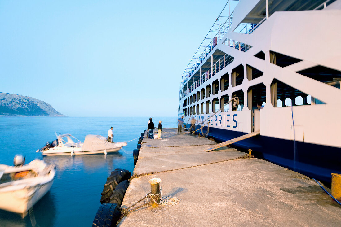 Kreta: Hafen Agía Rouméli, Pier, Schiff, Touristen