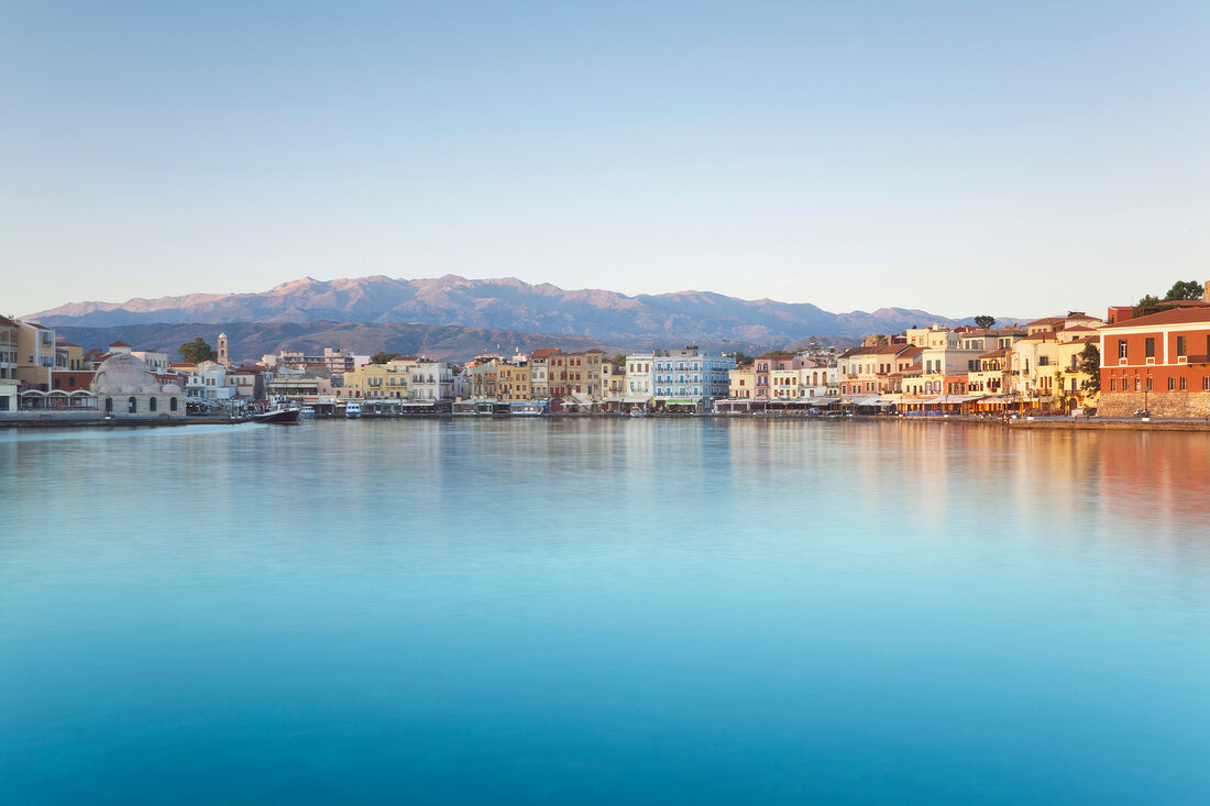 Kreta: Chaniá, venezianischer Hafen, Gebäude, Gebirge, Sonnenuntergang