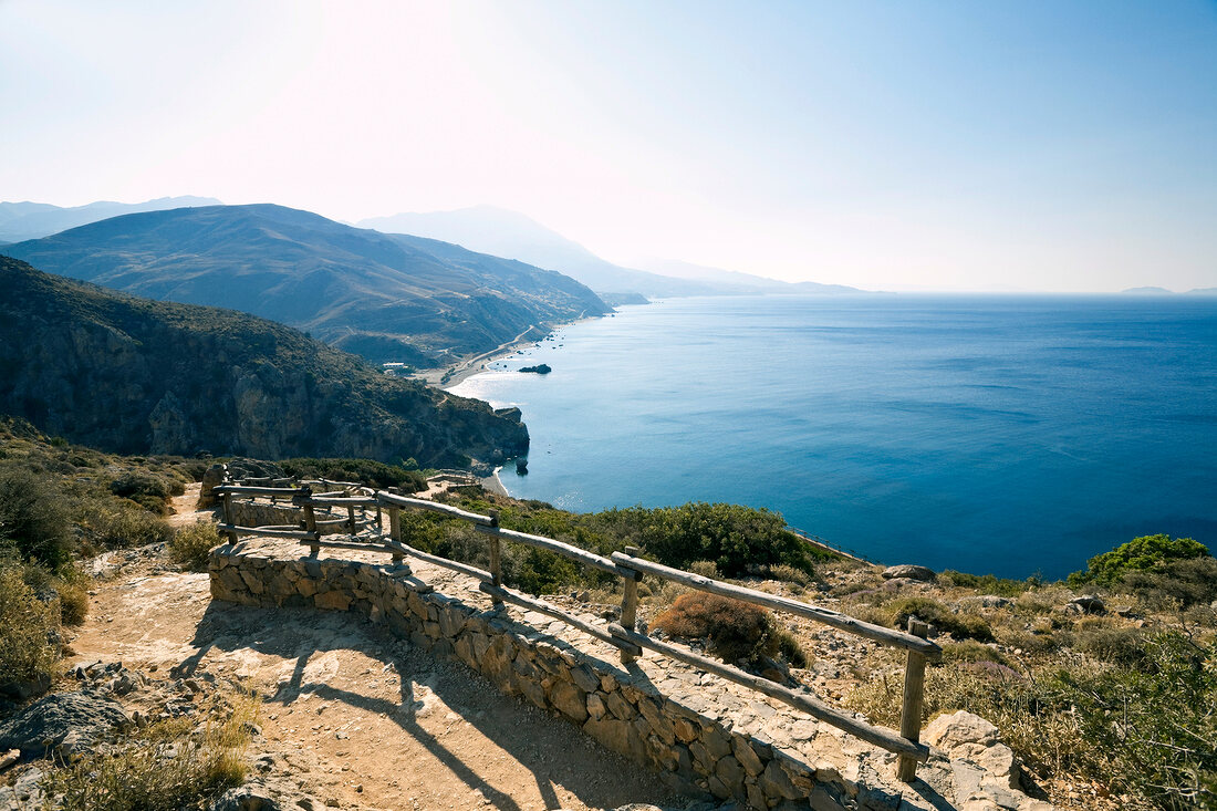 Kreta: Ausblick, Gebirge, Meer, Préveli Strand, malerisch