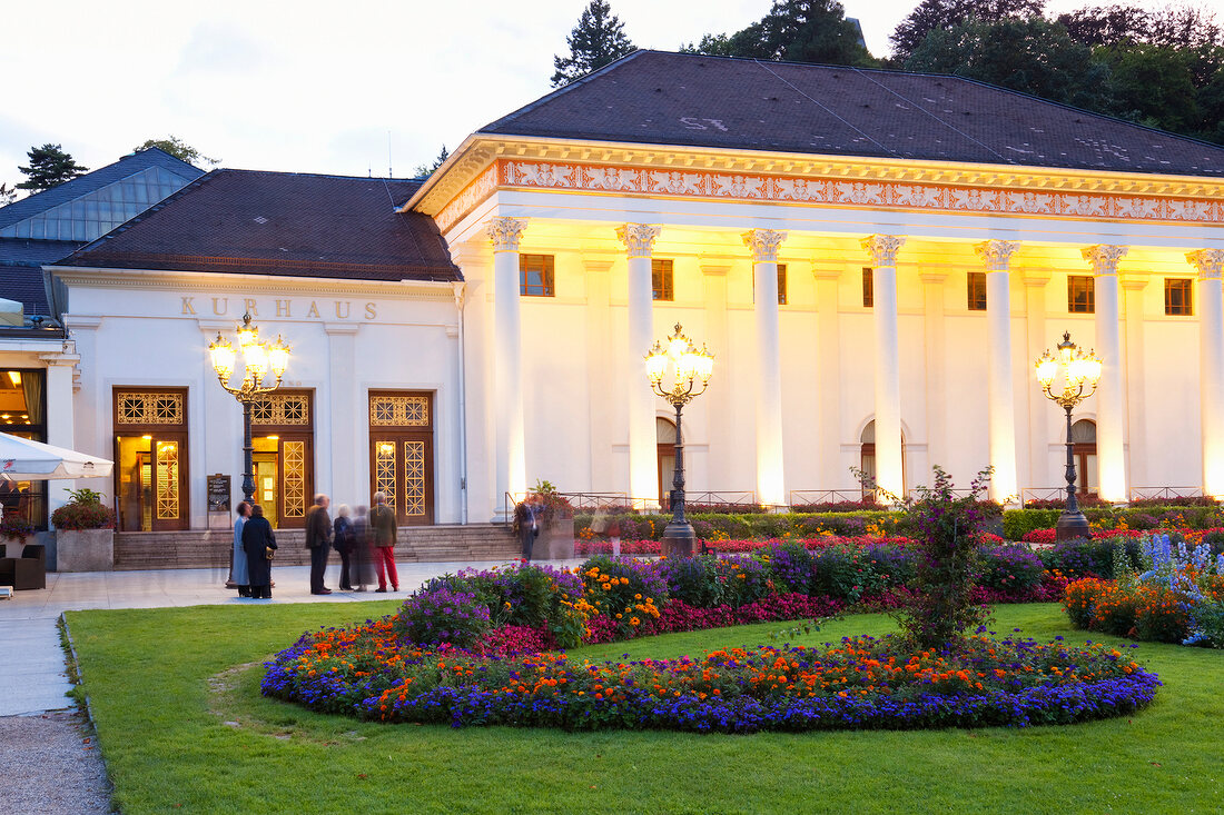 Schwarzwald: Baden-Baden, Kurhaus, abends, beleuchtet