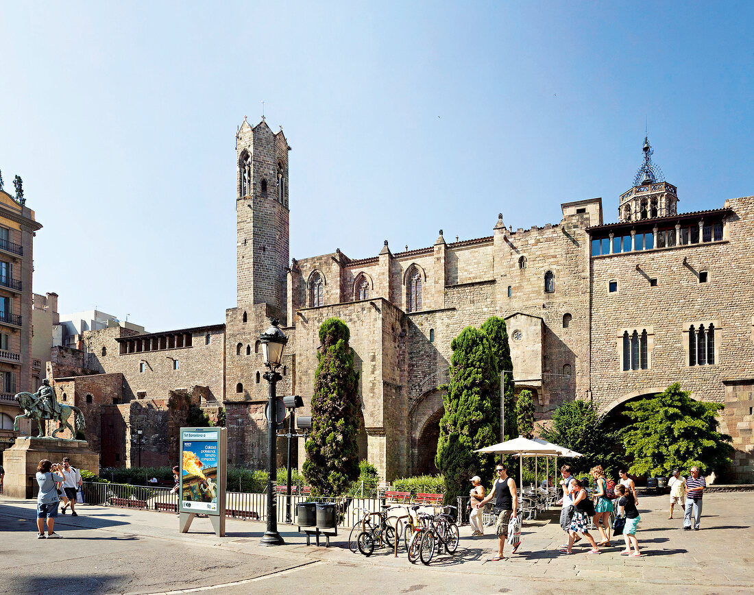 Barcelona: Plaza Ramón Berenguer, gotische Kapelle