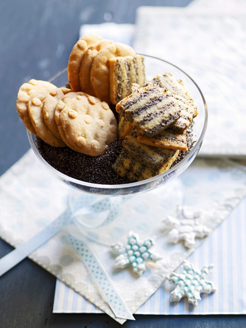 Christmas biscuits: poppyseed biscuits and shortbread biscuits